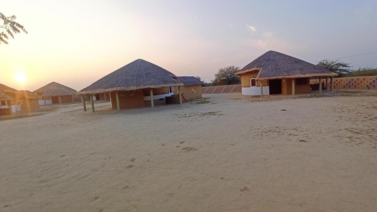 Bherandiāla Mahefeel E Rann Resort מראה חיצוני תמונה