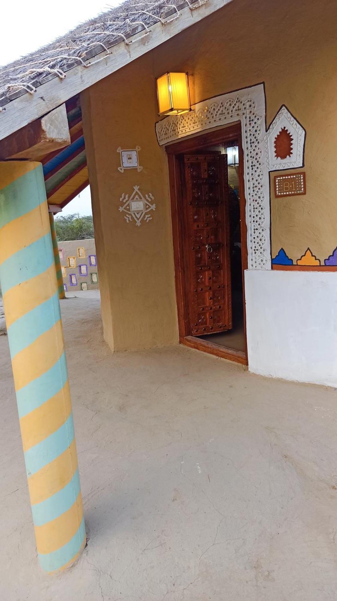 Bherandiāla Mahefeel E Rann Resort מראה חיצוני תמונה