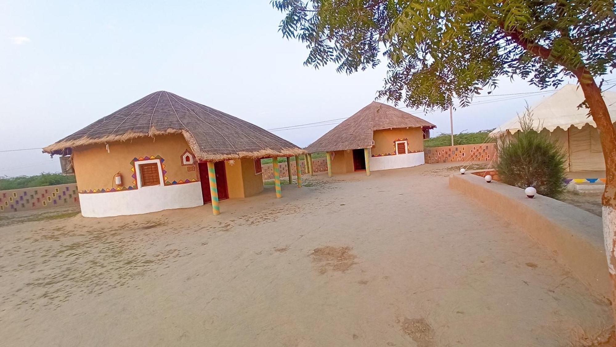 Bherandiāla Mahefeel E Rann Resort מראה חיצוני תמונה