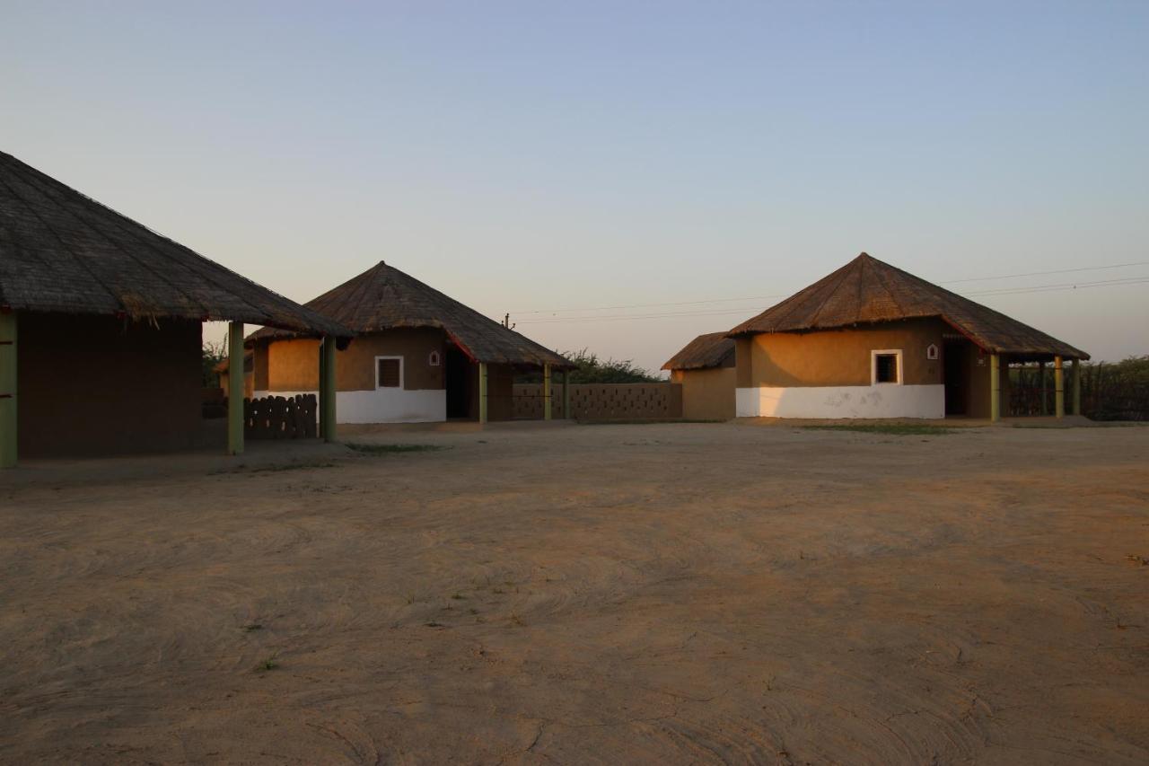 Bherandiāla Mahefeel E Rann Resort מראה חיצוני תמונה